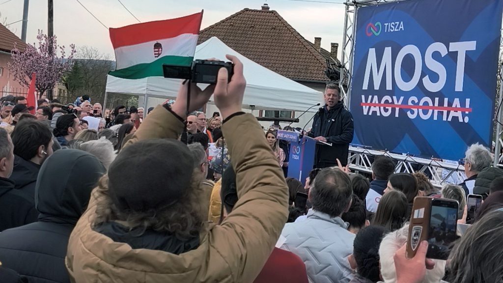 Kaszab Zoltán: Vége a mézesheteknek, a jobboldalon most kell erősnek lenni Magyar Péter a 2026-os Tisza-kampány során Őrbottyánban