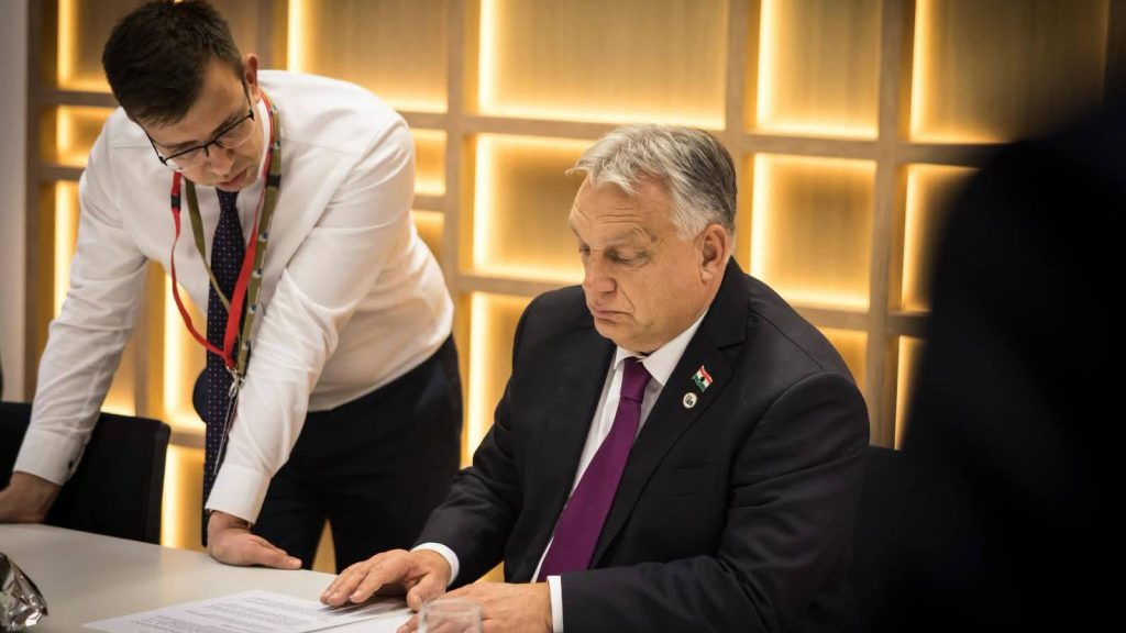 Bóka János lett a Fidesz parlamenti frakcióvezetője, megválasztása után azonnal üzent a kormánynak Orbán Viktor és Bóka János a Fidesz új országgyűlési frakcióvezetője