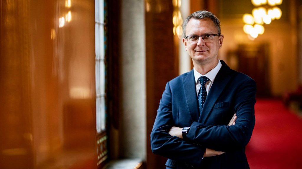 Rétvári Bence: a Nemzeti Vagyonvisszaszerzési és Vagyonvédelmi Hivatallal a Tisza-kormány egy új ÁVH-t hoz létre