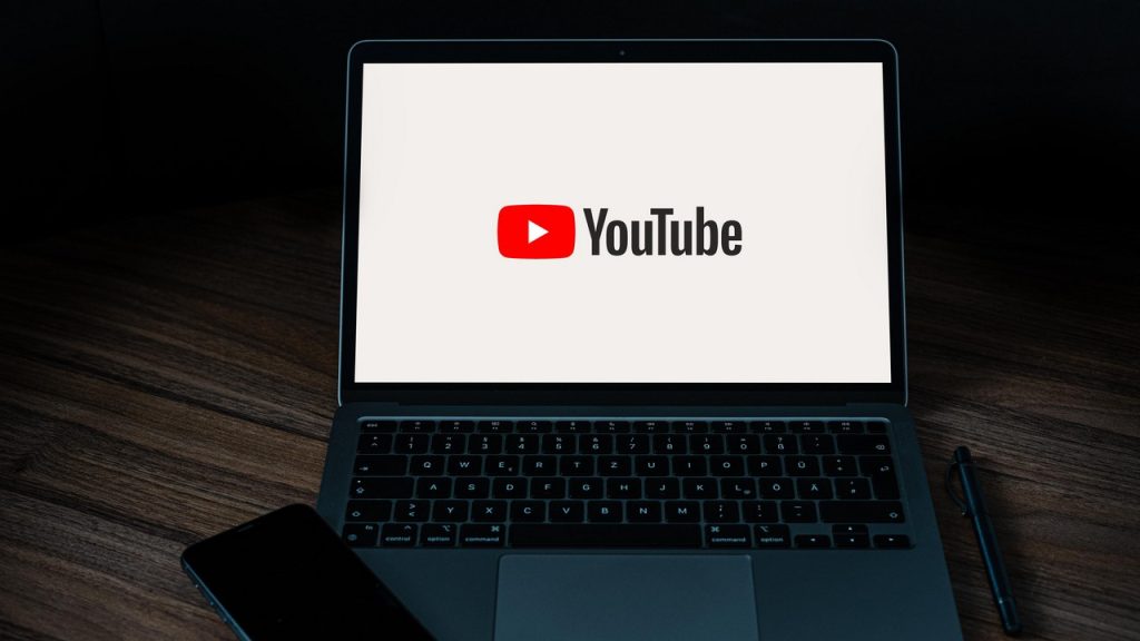 A YouTube letiltotta egy konzervatív híroldal videóját, amelyben a hazavándorlásról beszélgettek YouTube