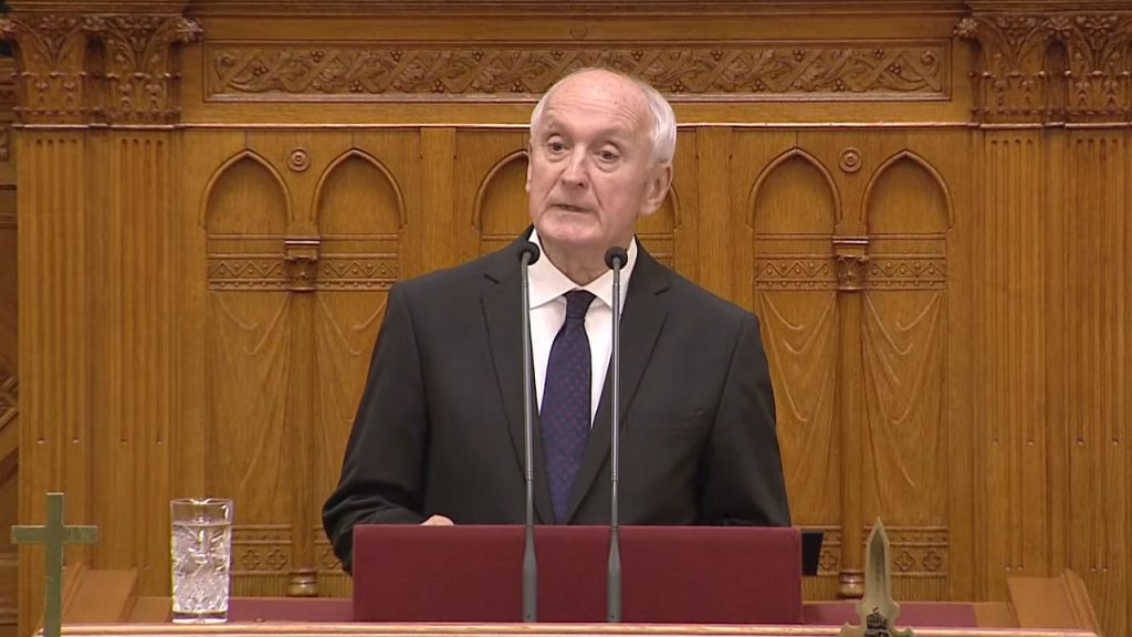 Baka Andrást választották Magyarország köztársasági elnökévé Baka András köztársasági elnök beszédet mond az Országgyűlésben a megválasztása után