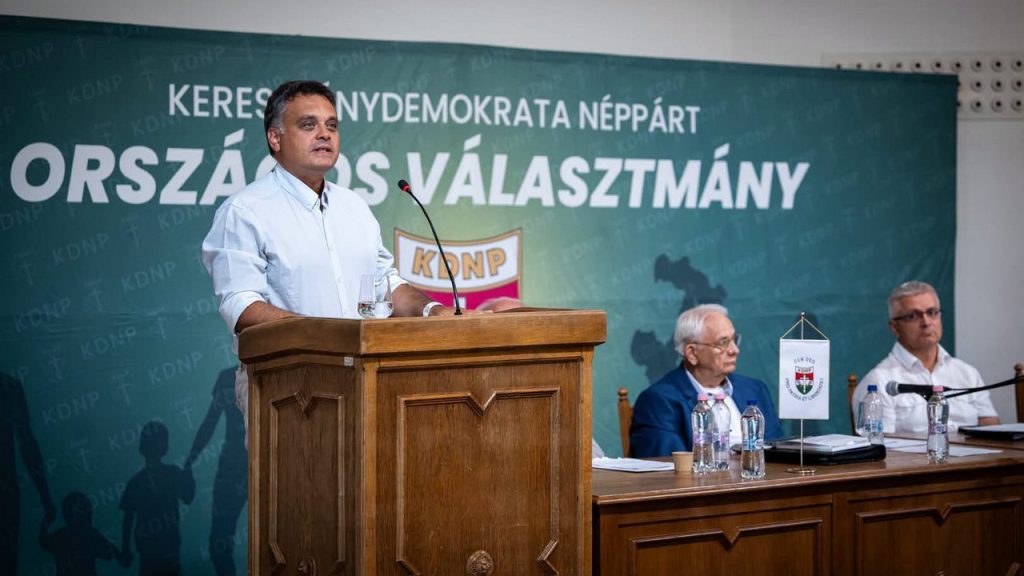 Latorcai Csaba beszédet mond a Kereszténydemokrata Néppárt Országos Választmányán Lakitelken