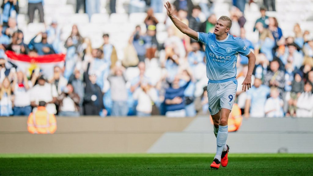 Haaland lehet Kane utódja a Bayern Münchennél – 2029-ben jöhet a nagy igazolás Erling Haaland, a Manchester City játékosa a szurkolóknak tapsol a Sunderland elleni Premier League-mérkőzést követően