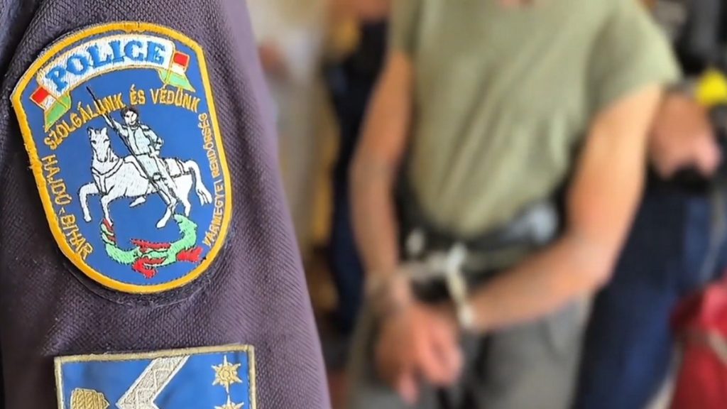 Fejszével támadt volt élettársa új párjára egy férfi Balmazújvárosban Egy 43 éves férfi rátámadt volt élettársa új párjára Balmazújvárosban