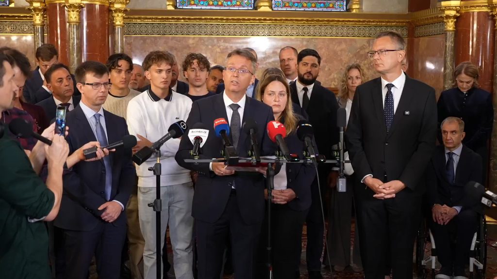 Hankó Balázs: Politikai koncepciós eljárás zajlik ellenem – kiáll mellette a Fidesz és a KDNP Hankó Balázs szerint tételesen cáfolta az ellene felhozott vádpontokat a mentelmi bizottság előtt. Bóka János és Rétvári Bence jelezte: a Fidesz és a KDNP kiáll mellette