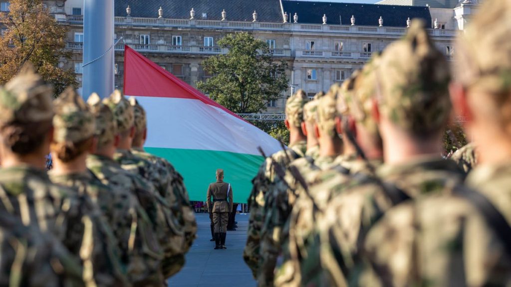 Zászlófelvonás - Tisztelgés Magyarország zászlaja előtt