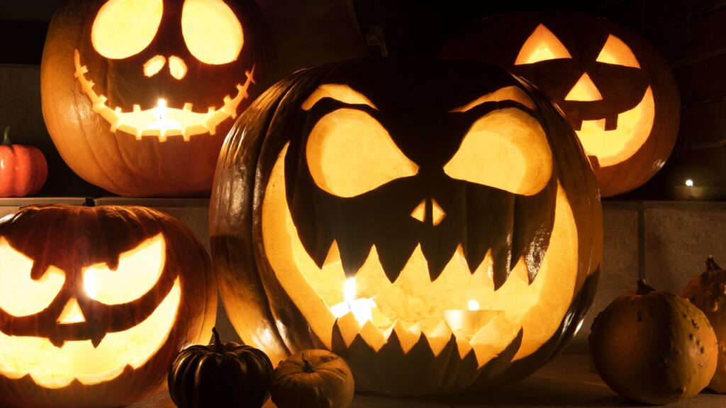 Halloweeni faragott tökök
