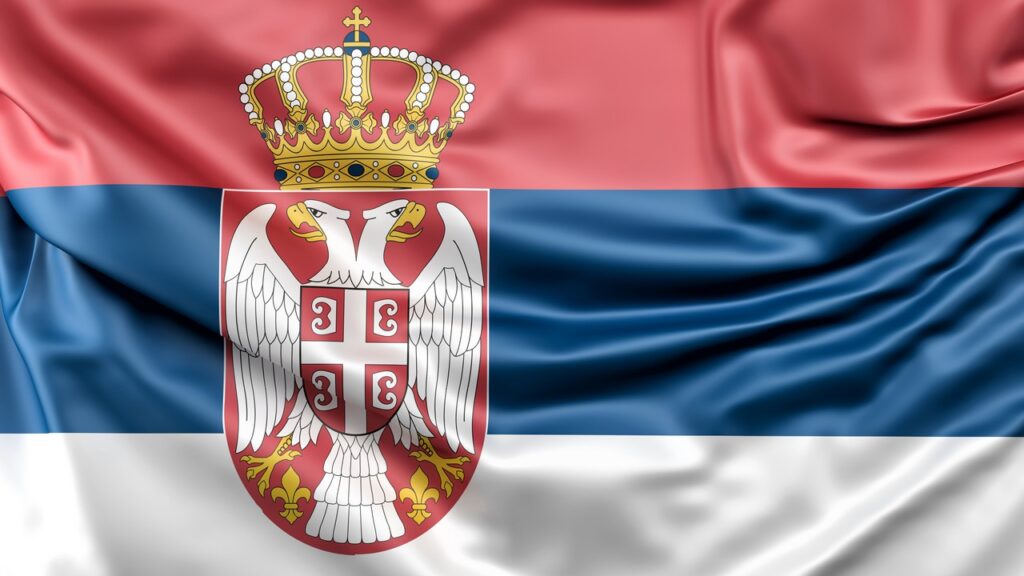Szerbiai választás: győzelmet hirdetett az Egyetemista Lista, változást ígérnek Szerbia zászlaja