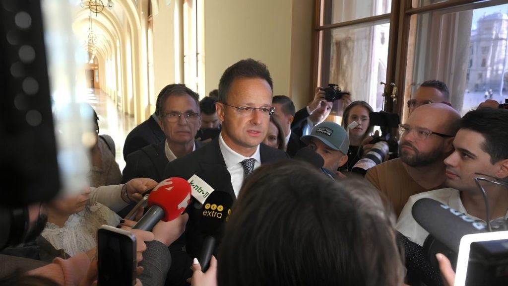 Szijjártó Péter volt külgazdasági és külügyminiszter meghallgatására érkezik az Országgyűlés nemzetbiztonsági bizottságának zárt ülésére az Országházban